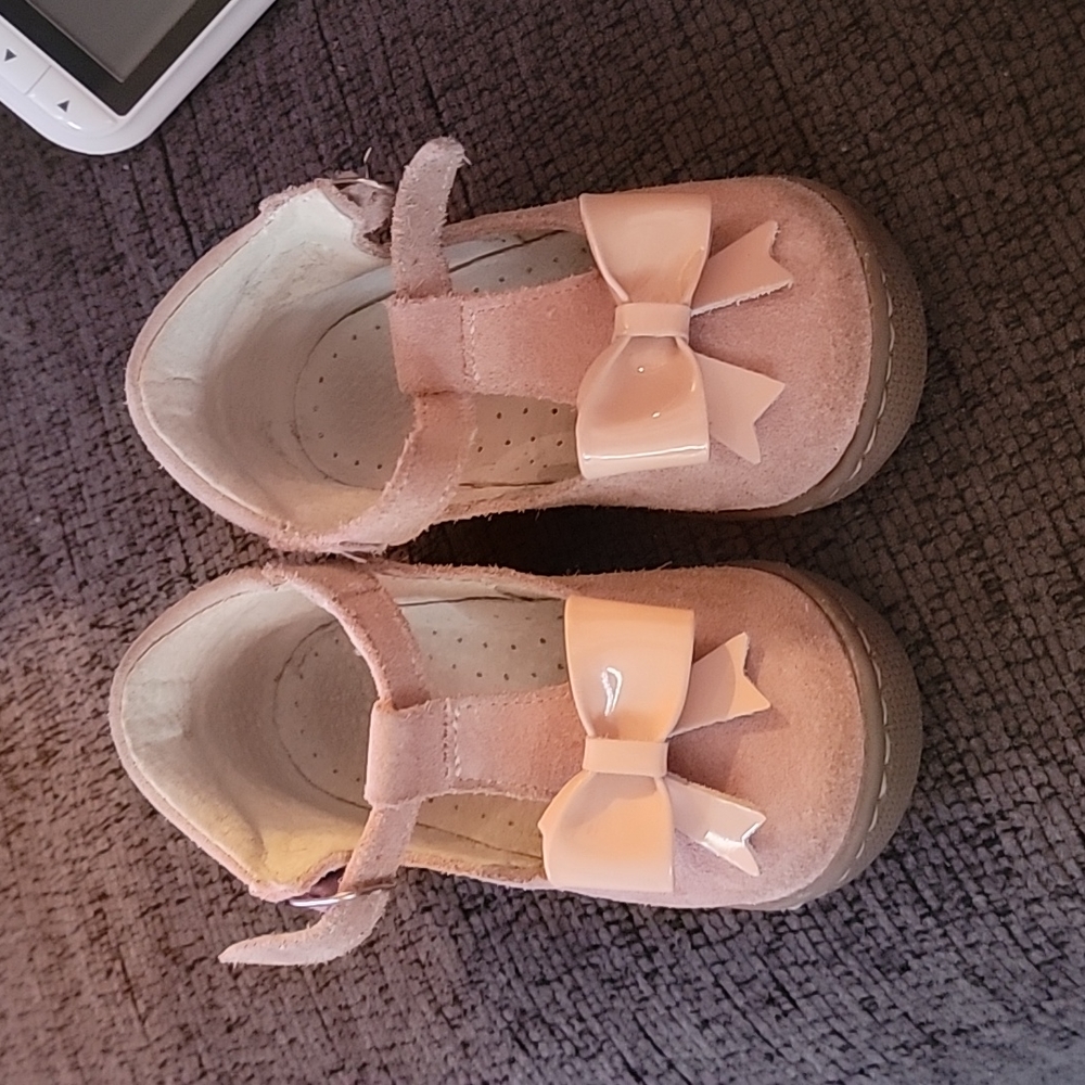 Pink toddler buckle shoes with bow